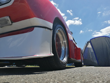 Schapschsse und Impressionen
vom vollen Parkplatz mit Capri's.
Schapshots and impressions
from the full car park with Capri's.